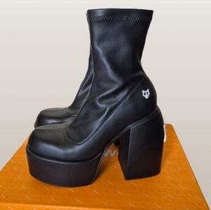 NAKED WOLFE BLACK BOOTS SIZE 8